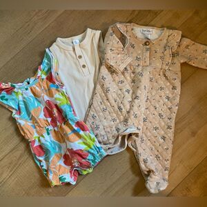 Bundle girls 3/6 month onesies floral pink neutral carters modern moment’s